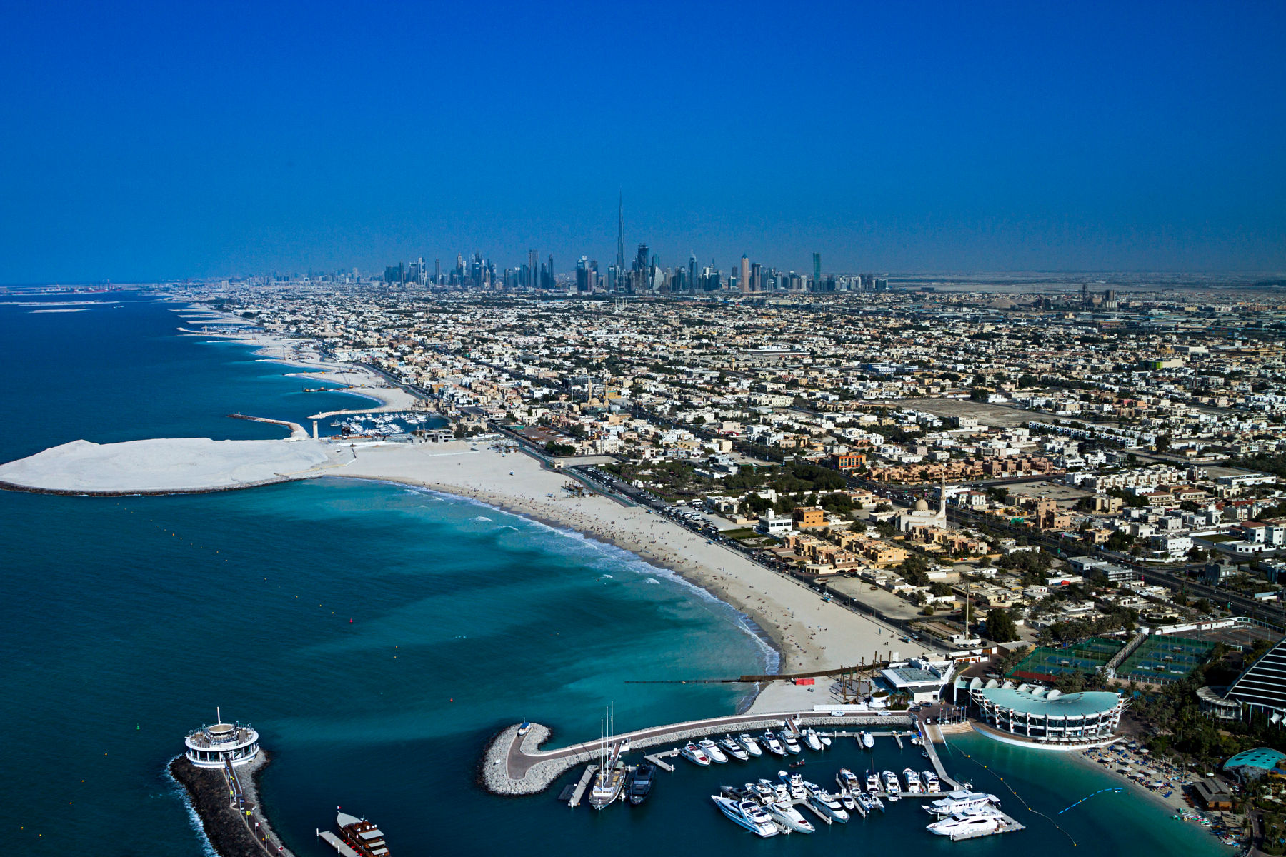 Dubai Getaway For Couples – Just INR,25,000/- Per Person!